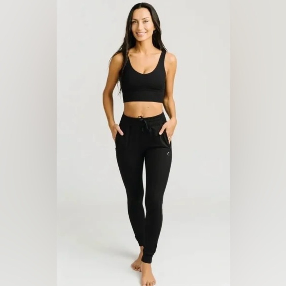 Zyia Black Confluence Zipper Joggers, Size Medium